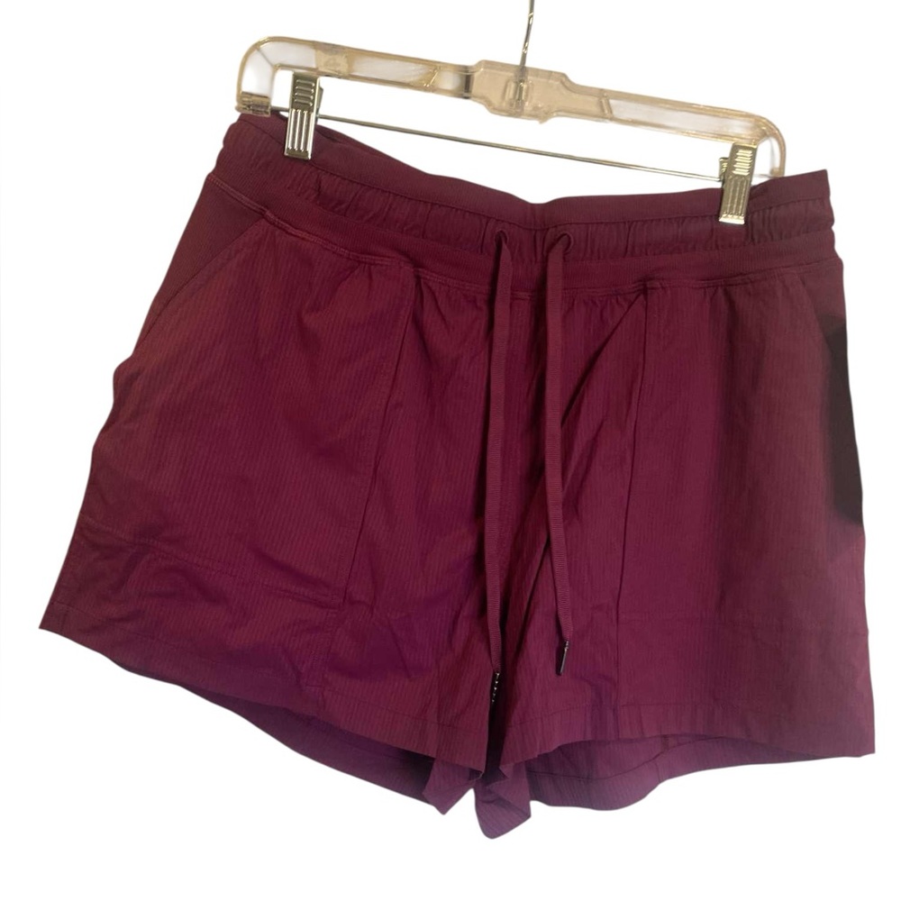 56. NWT Lululemon dance studio short CILLED GRAPE Size: 10